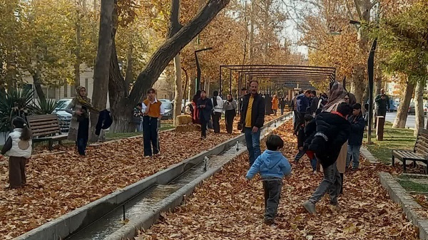  استقبال باشکوه و کم نظیر شهروندان از گذر پاییز ادامه دارد؛ تجلی شور، زیبایی و همدلی در بلوار سیف‌الدوله