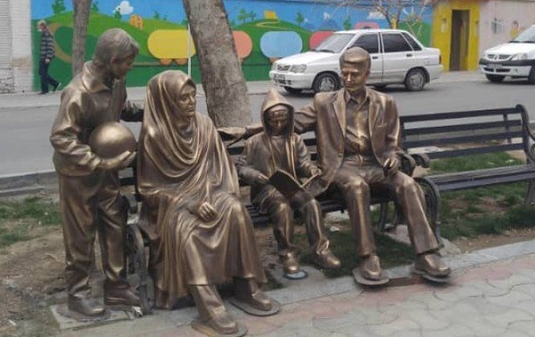نصب المان «خانواده» در بلوار سیف الدوله به منظور تکریم جایگاه رفیع خانواده